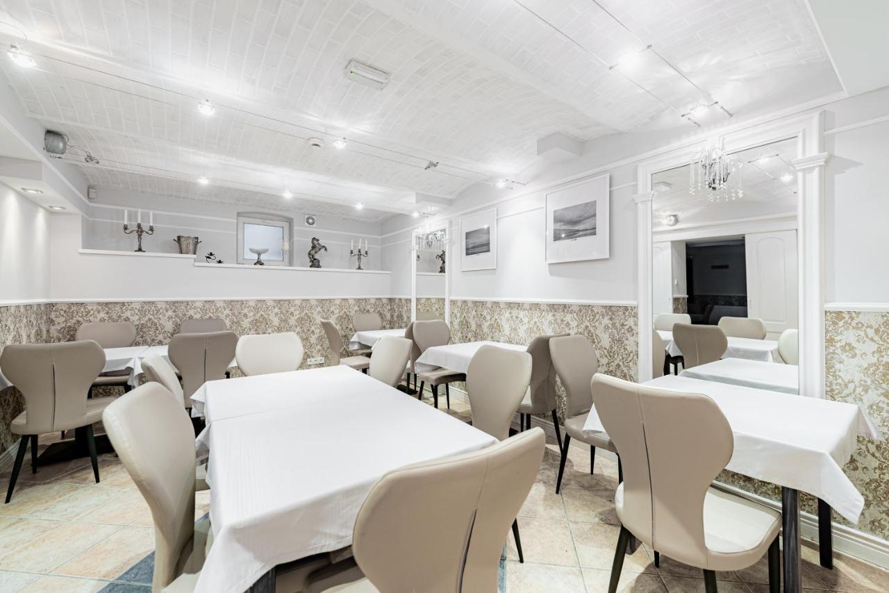 Dom Goscinny Bialy Dworek Czluchow Exterior photo